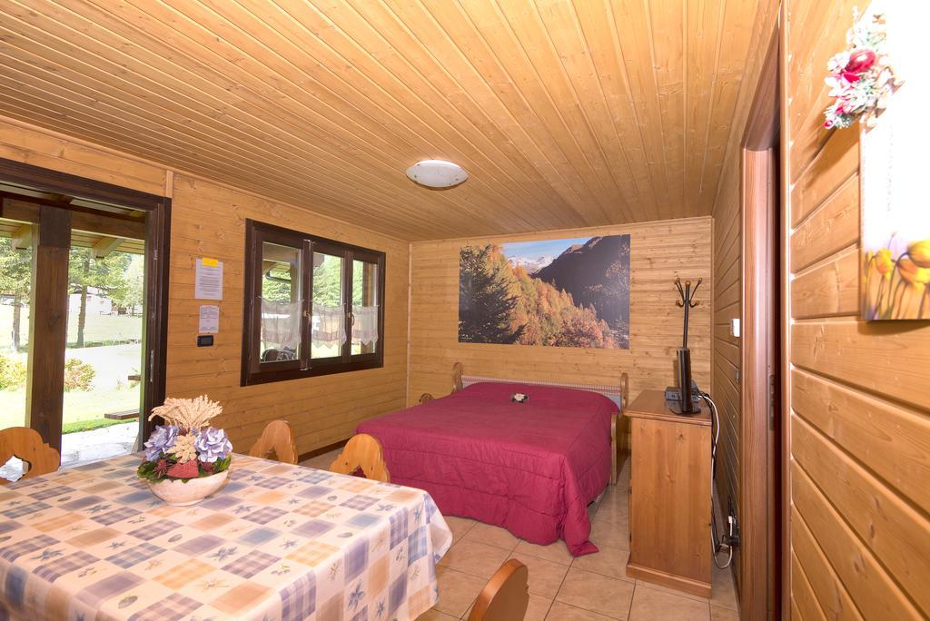 Margherita Camping & Resort Gressoney-Saint-Jean Chambre photo